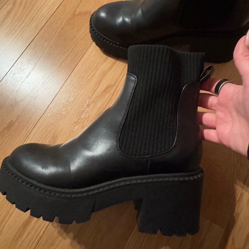 Madden Girl black booties - Picture 3 of 5
